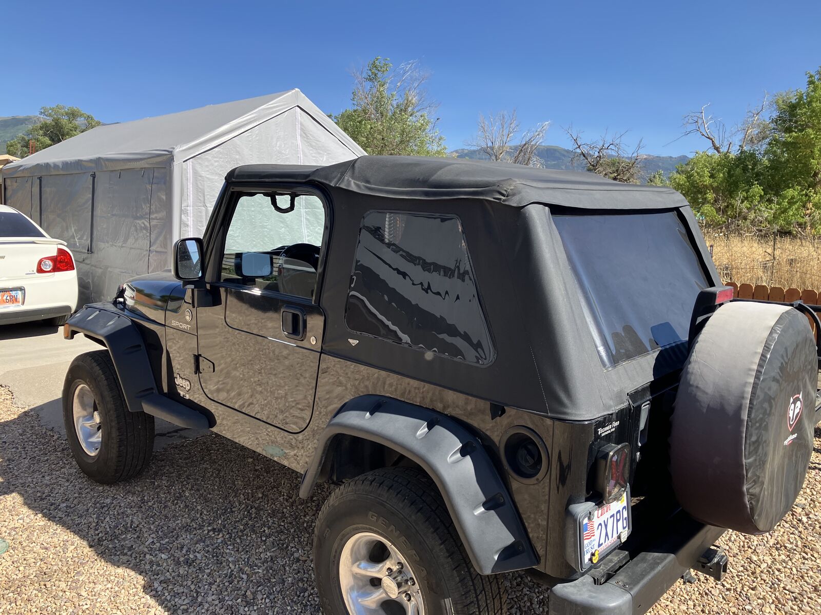 Jeep wrangler frameless soft top