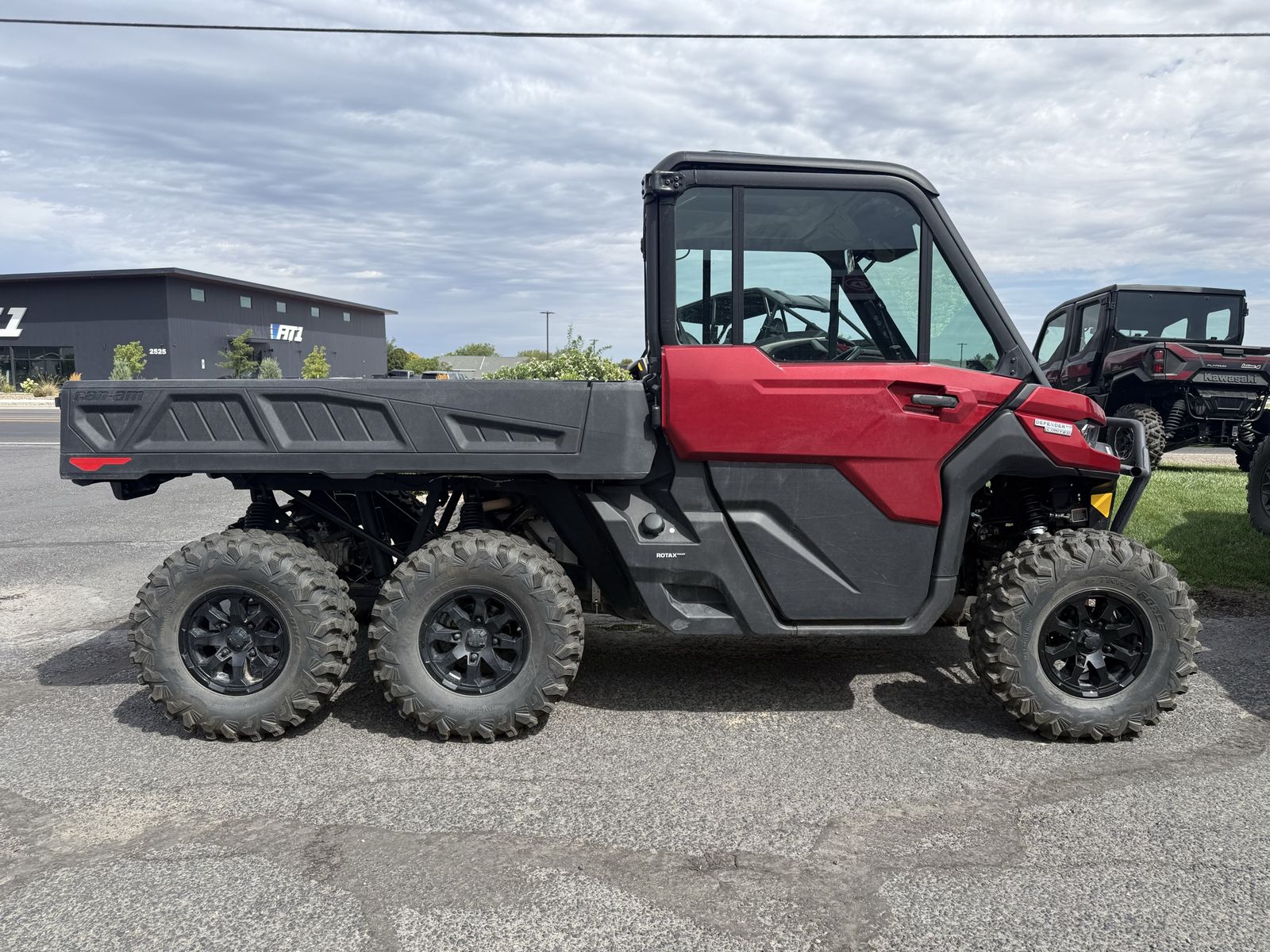 2024 Can-Am Defender 6x6 Limited HD10