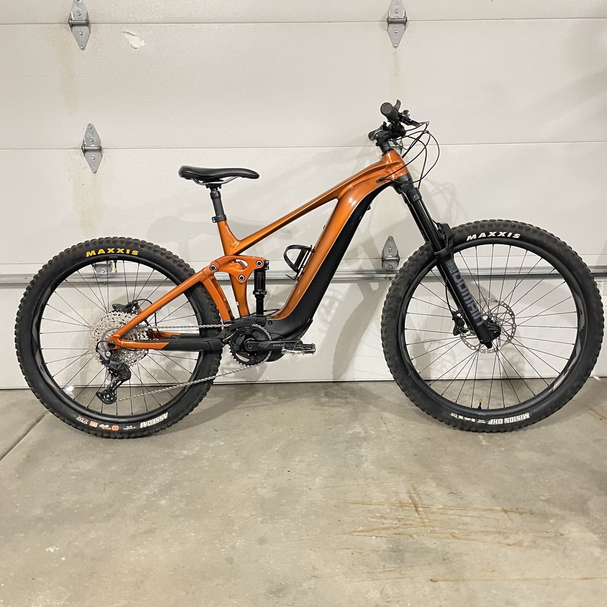 2022 Giant Reign E+ 3 Electric Mountain Bike - Large Ebike