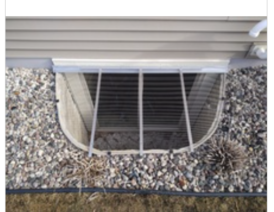 Window Well Supply 48 " x 36 " Custom Sloped Plastic/Composite Window Well Cover