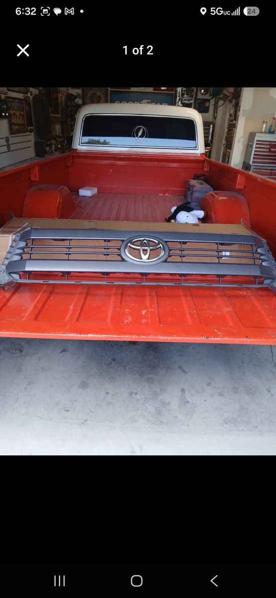 Toyota Tundra grill insert 14-21