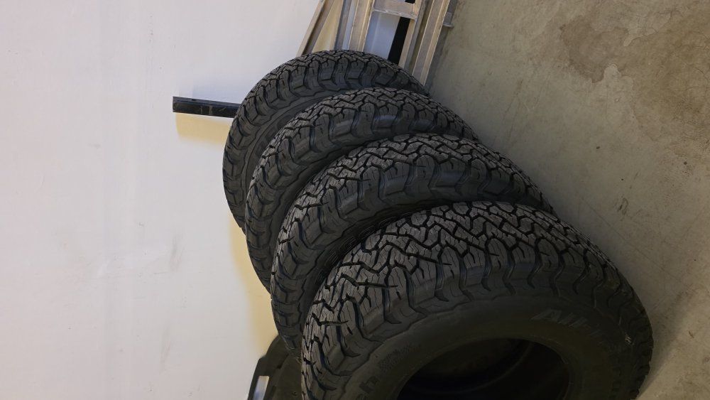 37x12.5 r18 BFG KO3's