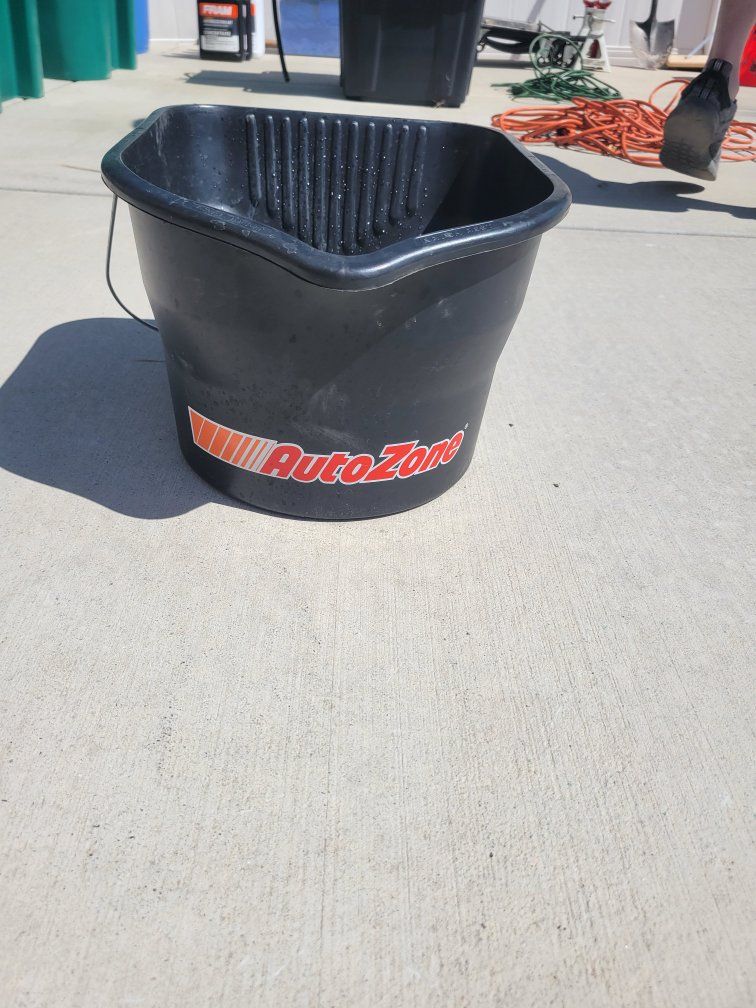 AutoZone Black Plastic  Bucket with Roller Grid