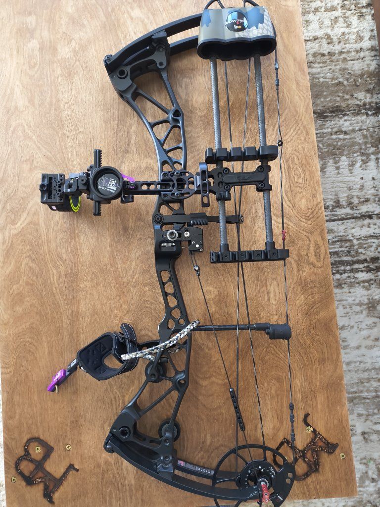 Bowtech Revolt LH w/spothogg