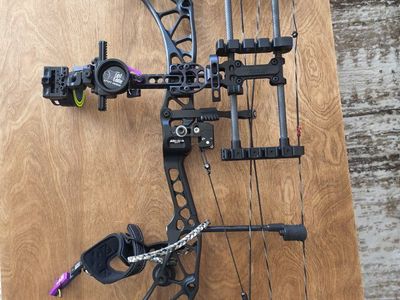Bowtech Revolt LH w/spothogg