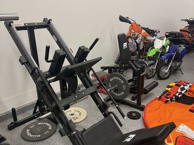 Leg Press and Hack Squat machine