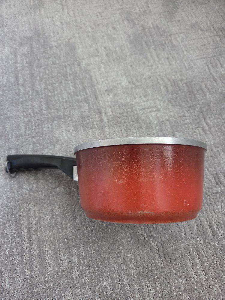 Vintage Club Aluminum Red Saucepan Pot with Black Handle