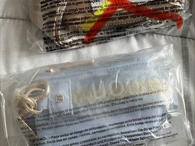 Lululemon wristlets, crossbody,