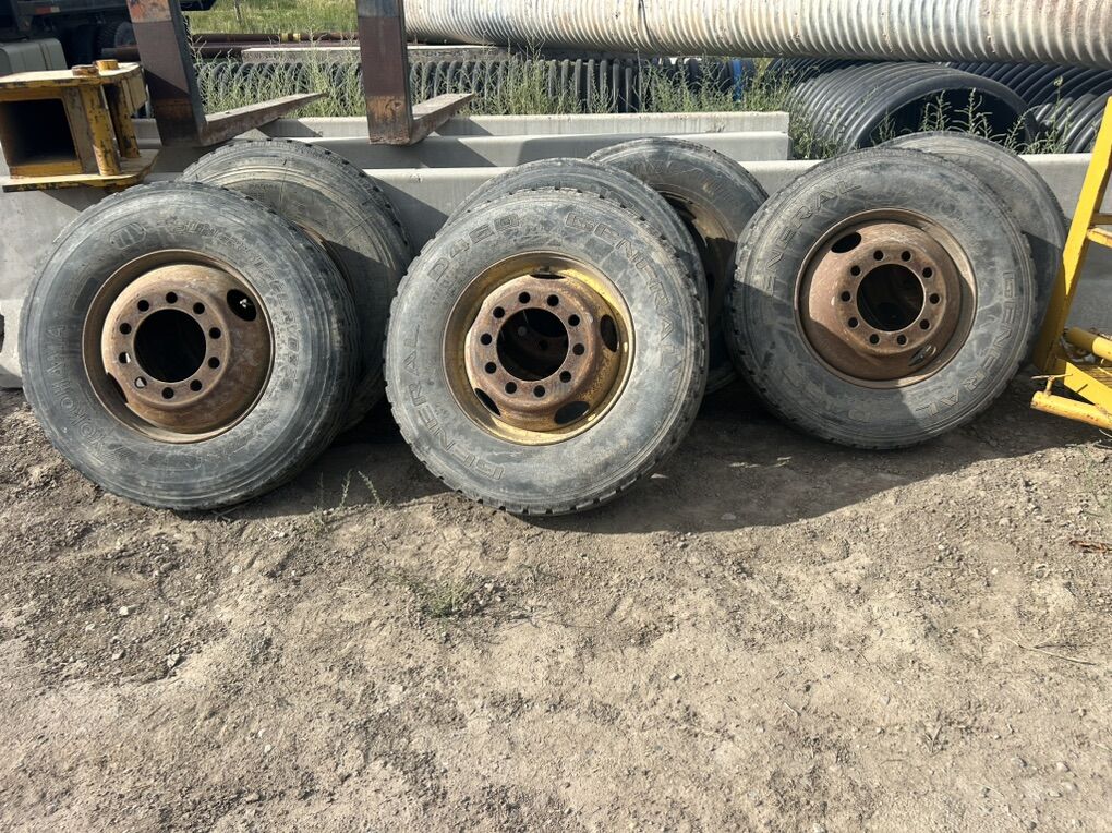 Tires -used 295/75 R22.5