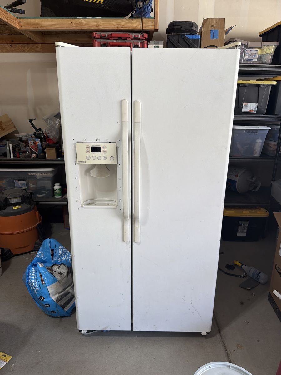 Fully working fridge missing cosmetic piece