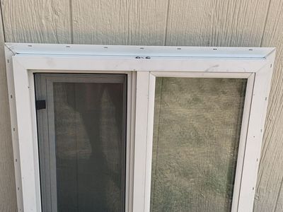 White Vinyl Single Sliding Window 24 x 24 with Screen