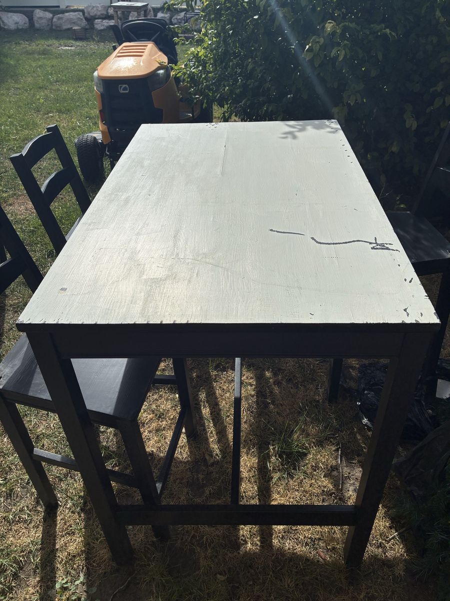 Dining table w/ chairs