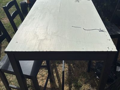 Dining table w/ chairs