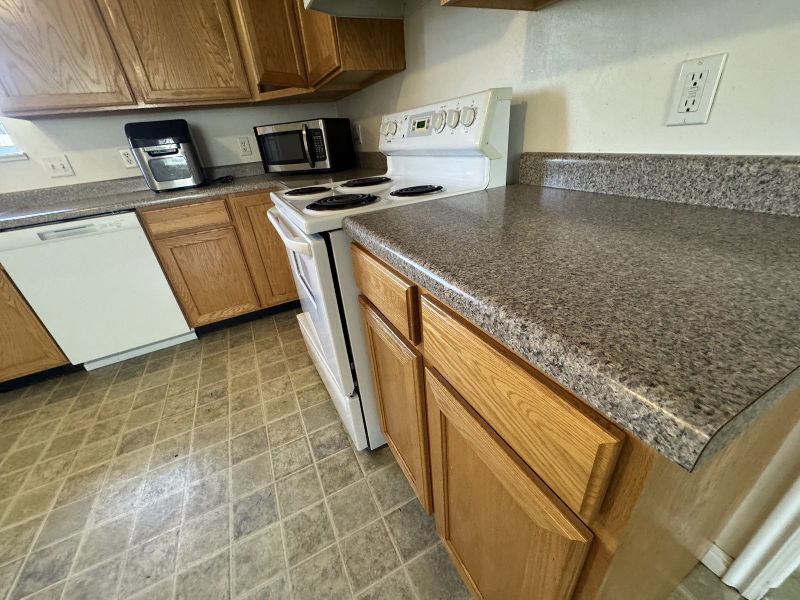 Main image 3