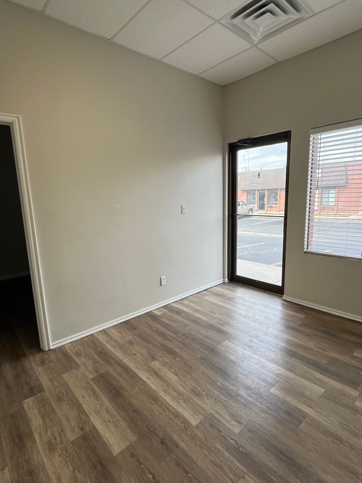AVAILABLE BY MARCH 1ST! NO CAM FEES! Office/Warehouse Space in Midvale
