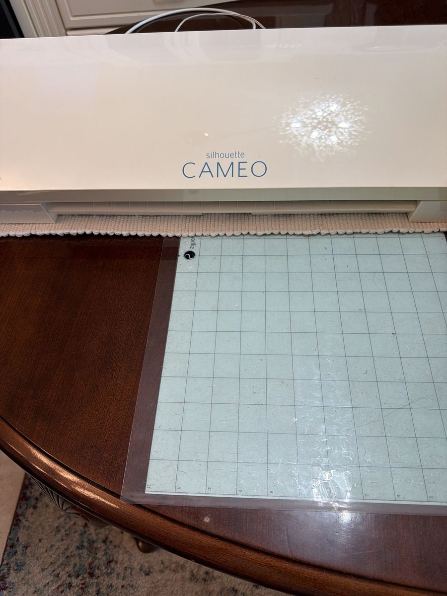Silhouette Cameo Electronic Cutting Machine with Cutting Mat and Bluetooth. Like new.  