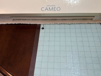 Silhouette Cameo Electronic Cutting Machine with Cutting Mat and Bluetooth. Like new.