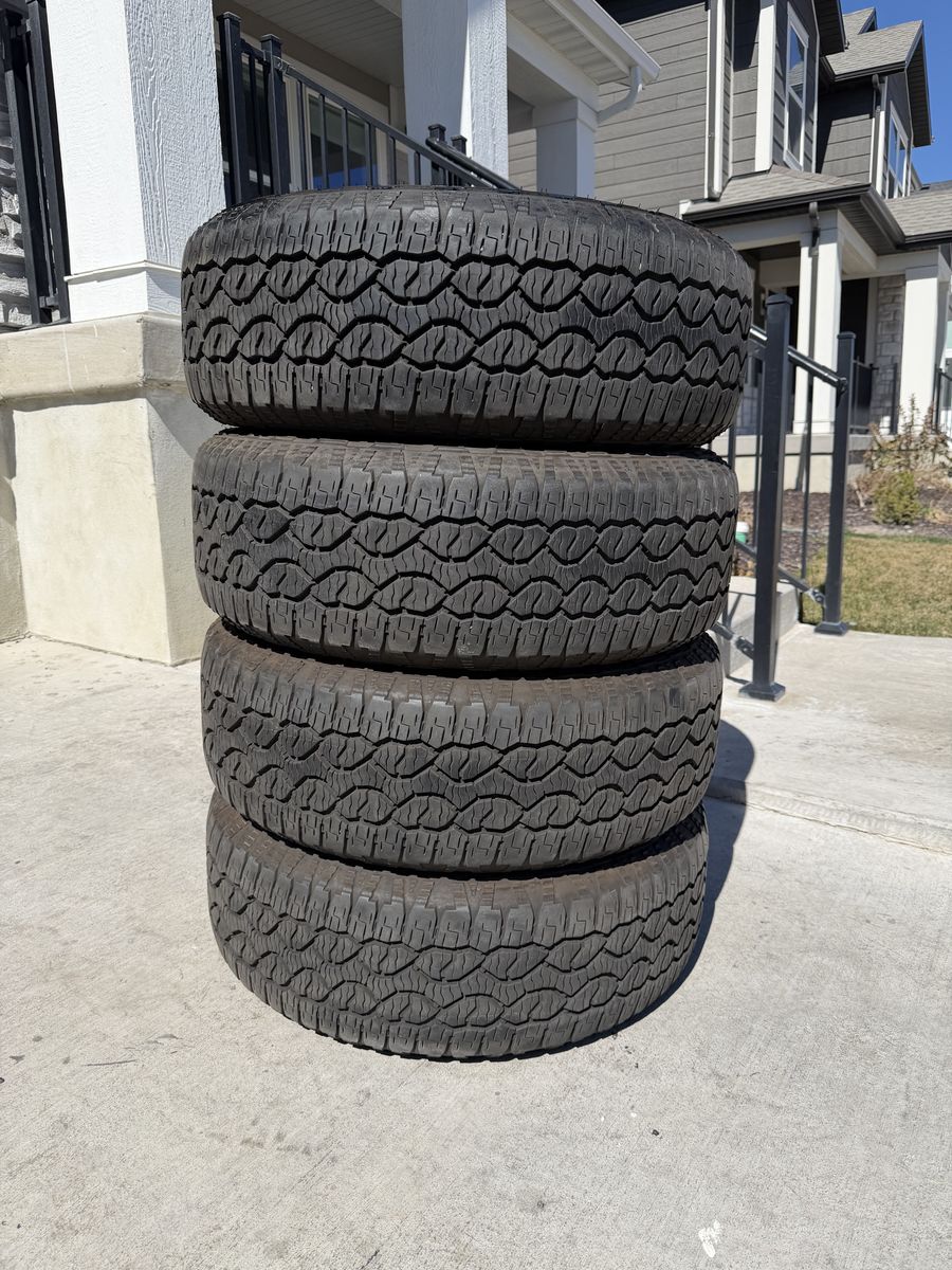 275/65R18 Goodyear Wrangler Territory AT Like new