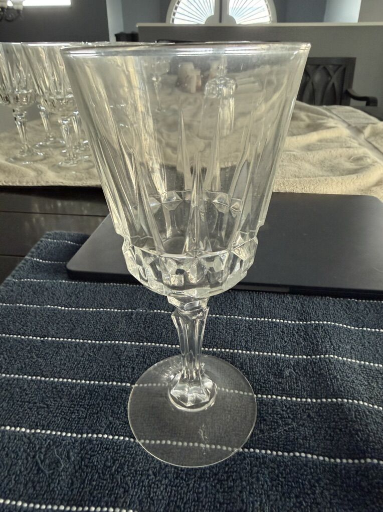 11 Piece Vintage Pressed Goblet Wine Glasses