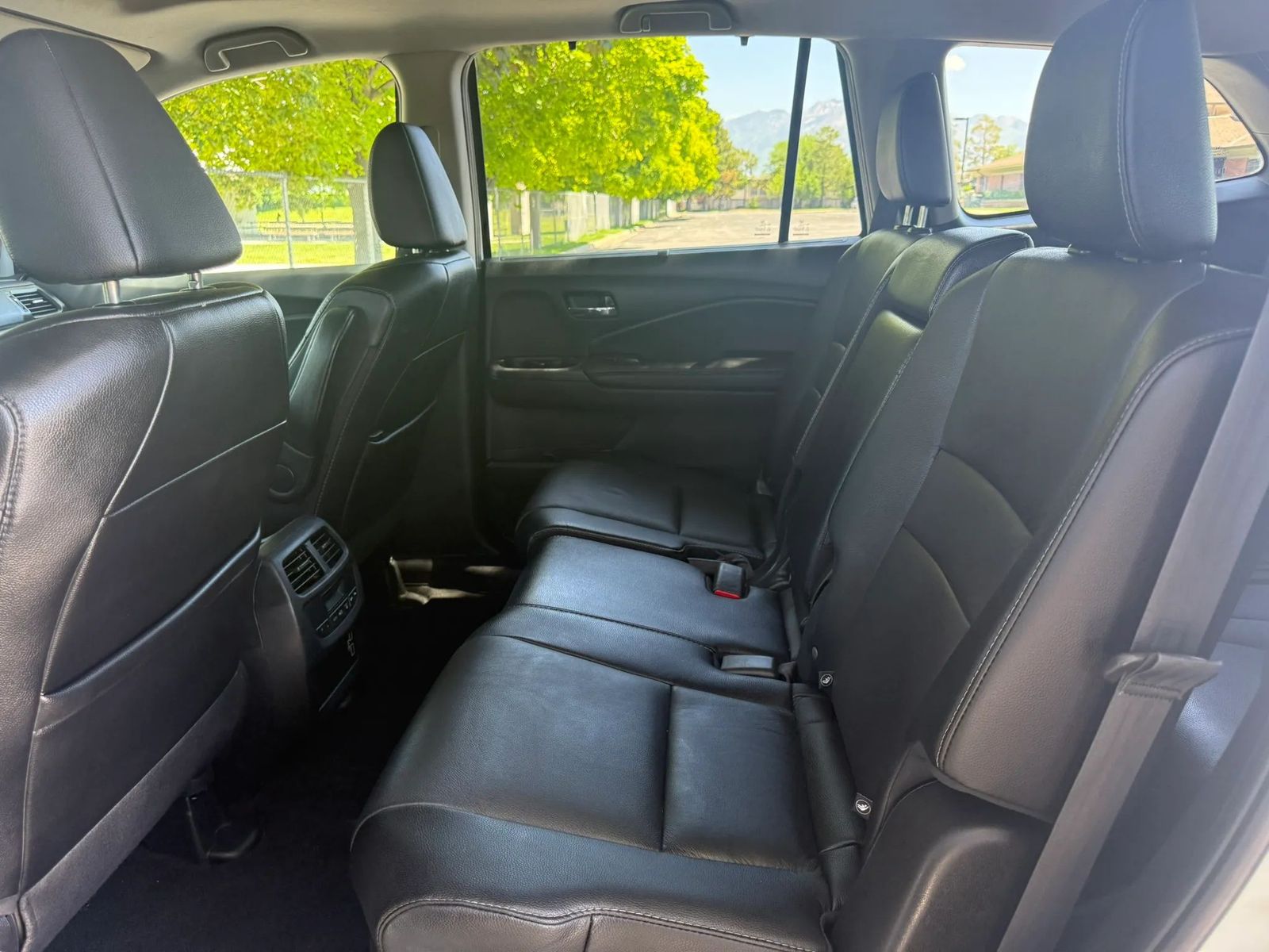 Main image 6