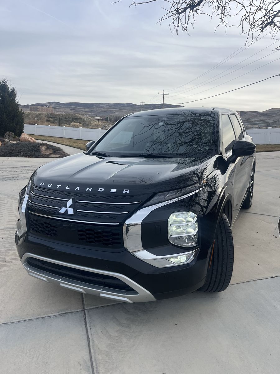 2023 Mitsubishi Outlander SE