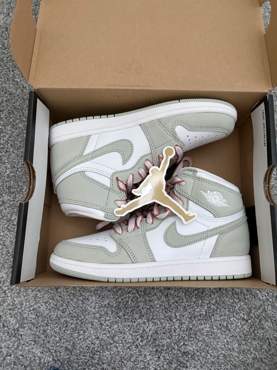 Jordan 1 Nike Sea foam tennis shoes size 2 youth
