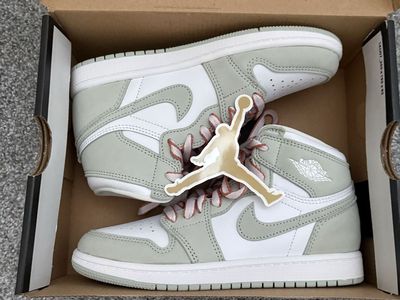 Jordan 1 Nike Sea foam tennis shoes size 2 youth