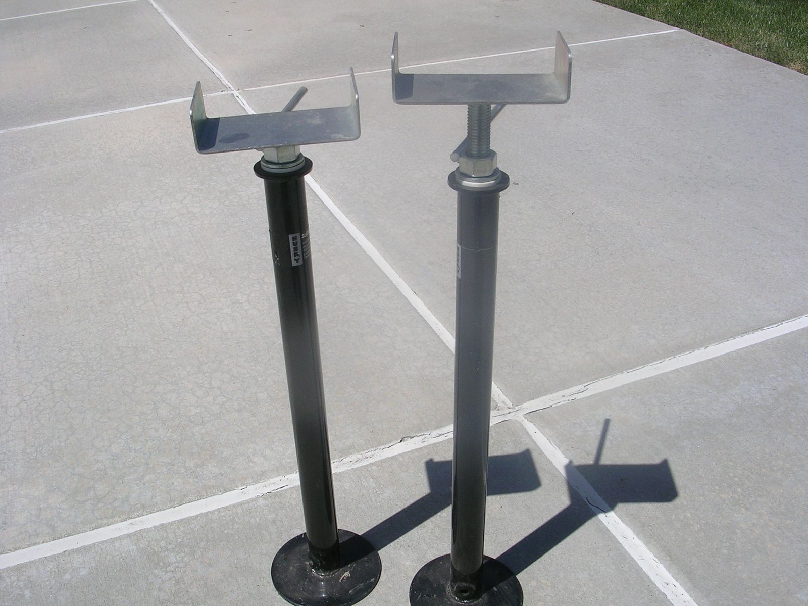 RV slide out stabilizers