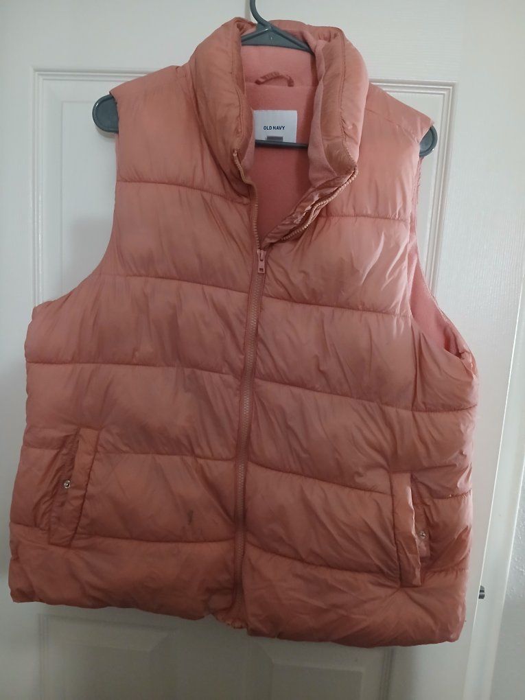 Lot of 2 Puffer Vests Old Navy Pink & Rue21 Purple Size Large