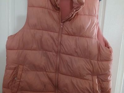 Lot of 2 Puffer Vests Old Navy Pink & Rue21 Purple Size Large