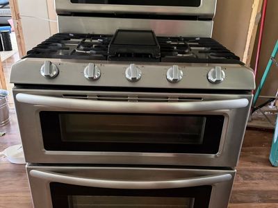 30-Inch, 5-Burner Freestanding Double Oven Range with Even-Heat™ Convection