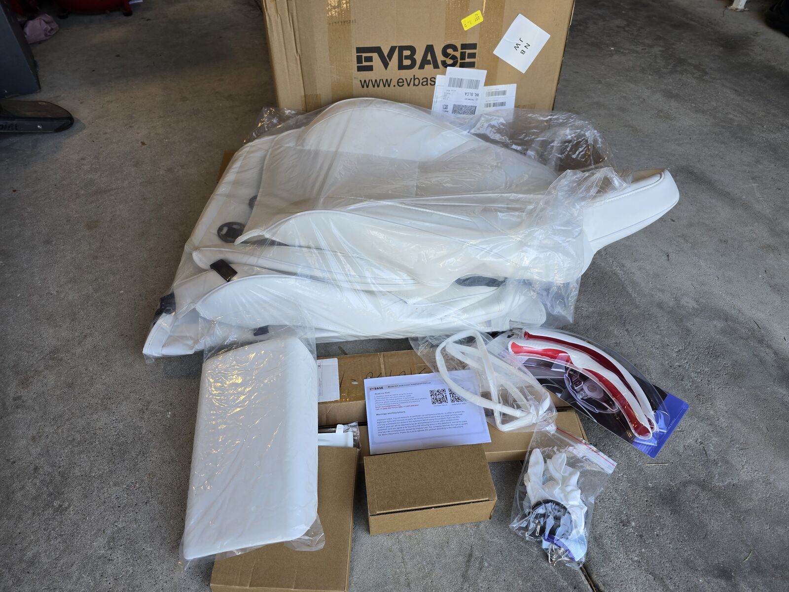 Tesla Model Y/3 White Seat Covers + All-White Interior Decoration Kit (5 seater)