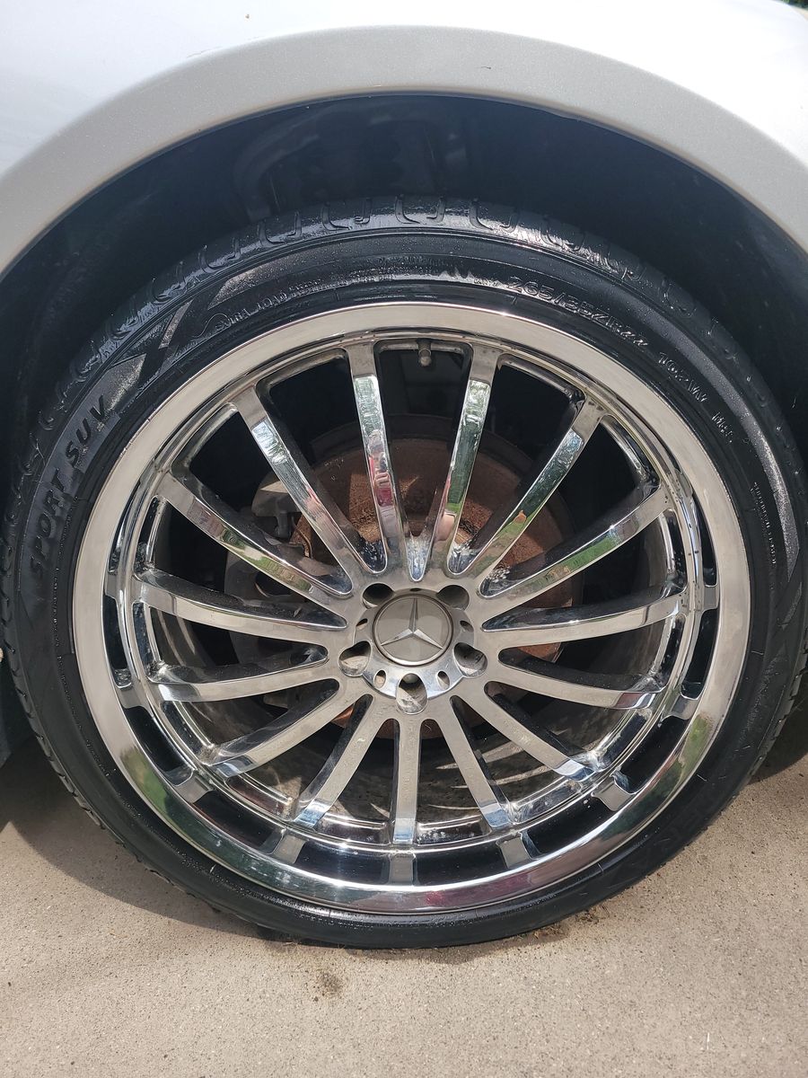 Pantera 265/35ZR22 Chrome Rims & Tires