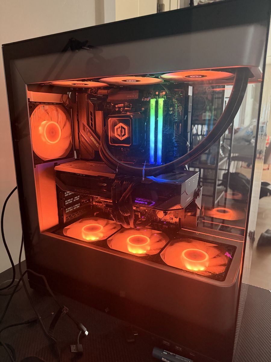 Gaming PC (AMD Ryzen, Radeon RX, Gigabyte) w/ Razer Keyboard & Mouse