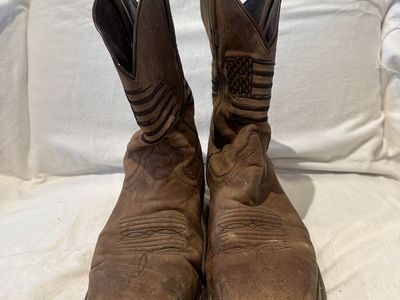 Ariat men’s size 10.5EE light brown flag western Boots
