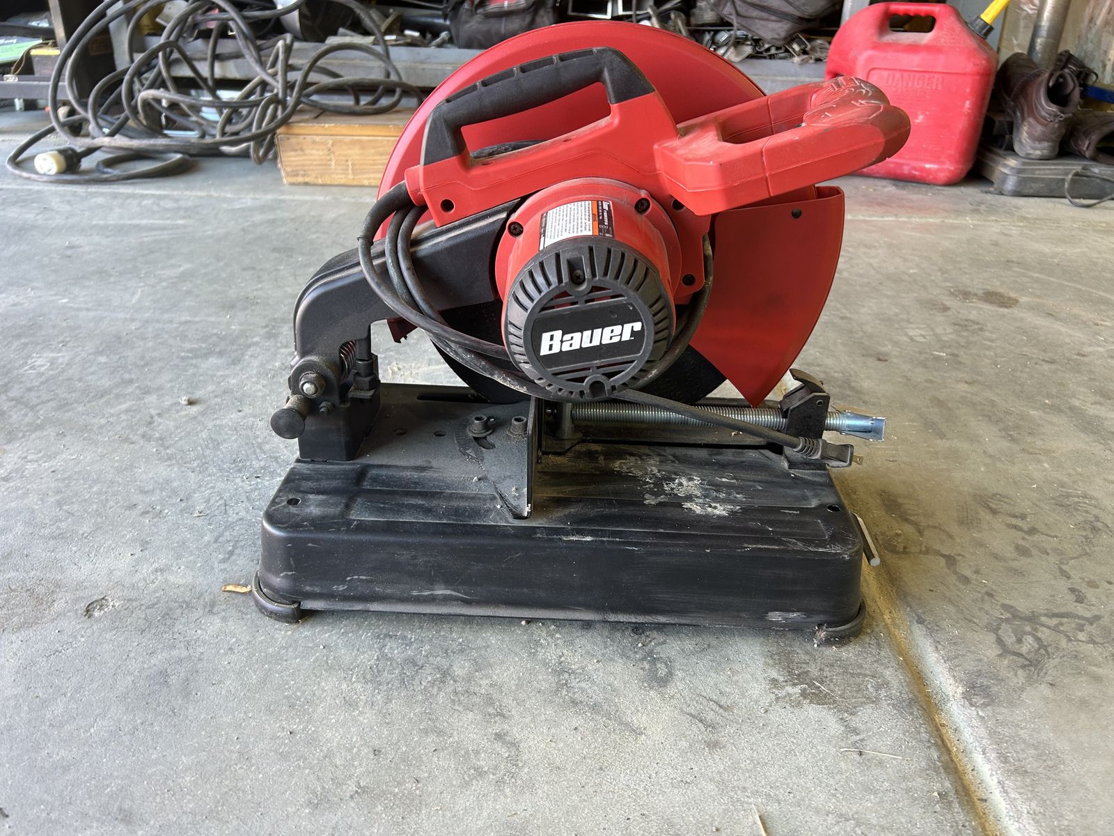 Bauer metal cut off saw in like new condition
