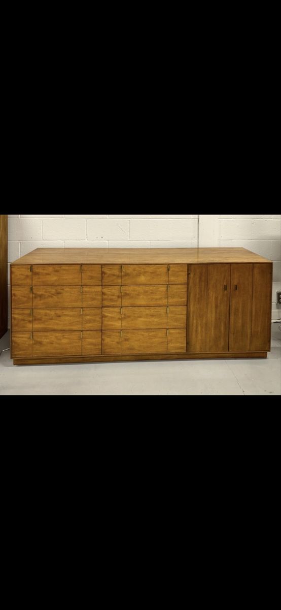 Mid-Century Modern Hickory Manufacturing Dresser / Credenza – Brass Inlay