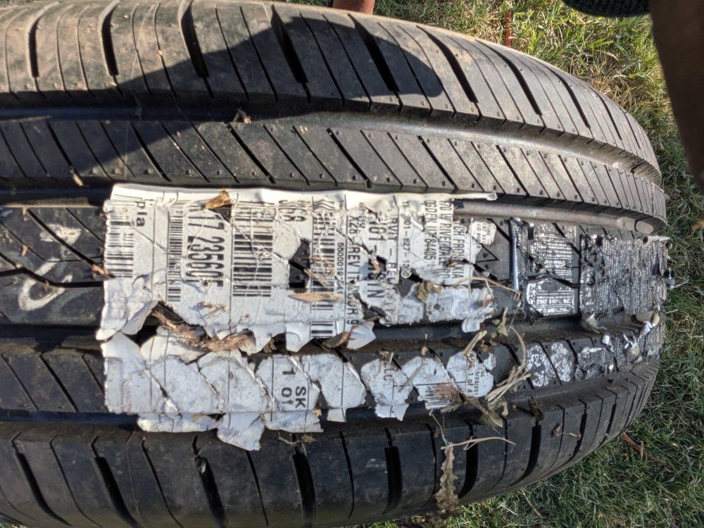 Yokohama P235/60R17 Tire