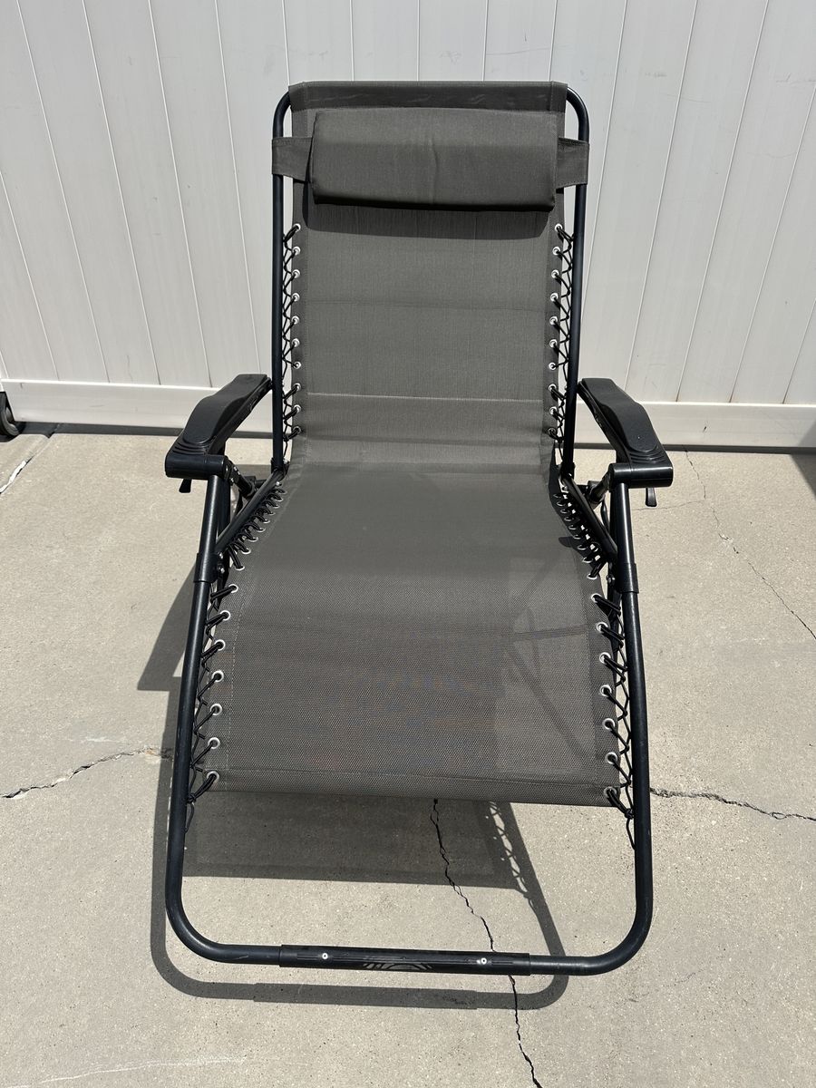 Relaxing Zero Gravity Lounge Chair / Pillow