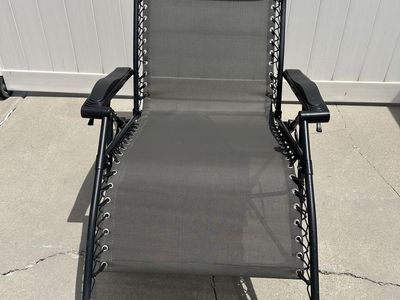 Relaxing Zero Gravity Lounge Chair / Pillow