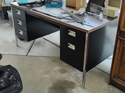 Metal Office Desk - Modern Design, 6 drawers, one drawer is setup for hanging files, Durable Construction
5 feet x 30" x 30"