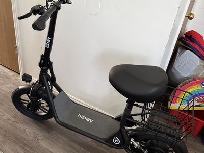 HiBoy U3 Electric Scooter with Seat - Black, 500W Motor, 14" Tires