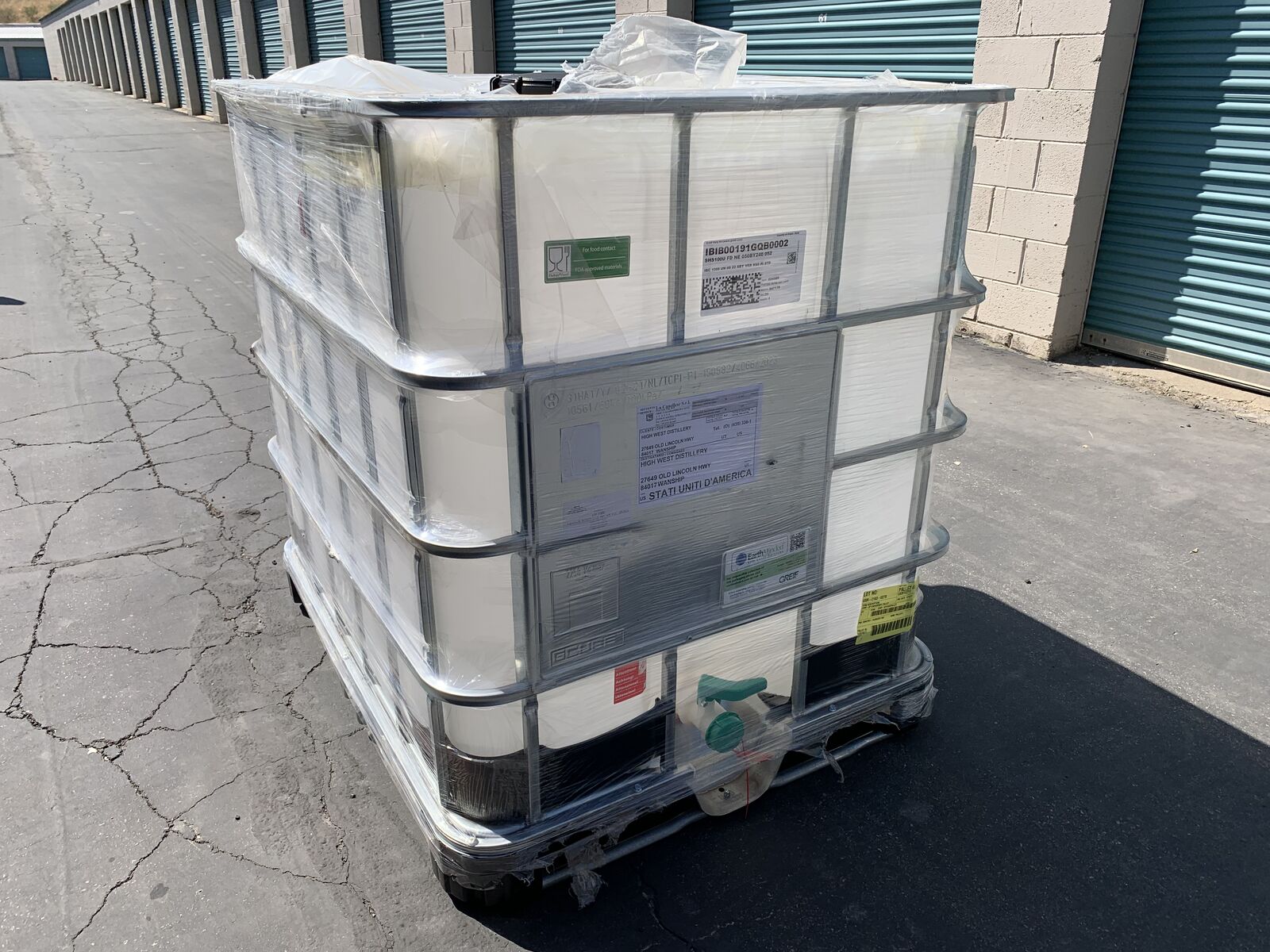 Used IBC Totes - Save 90%! - 265 Gallon - Top Port - Bottom Drain with Valve - Chemical Grade (NOT FOR POTABLE WATER)