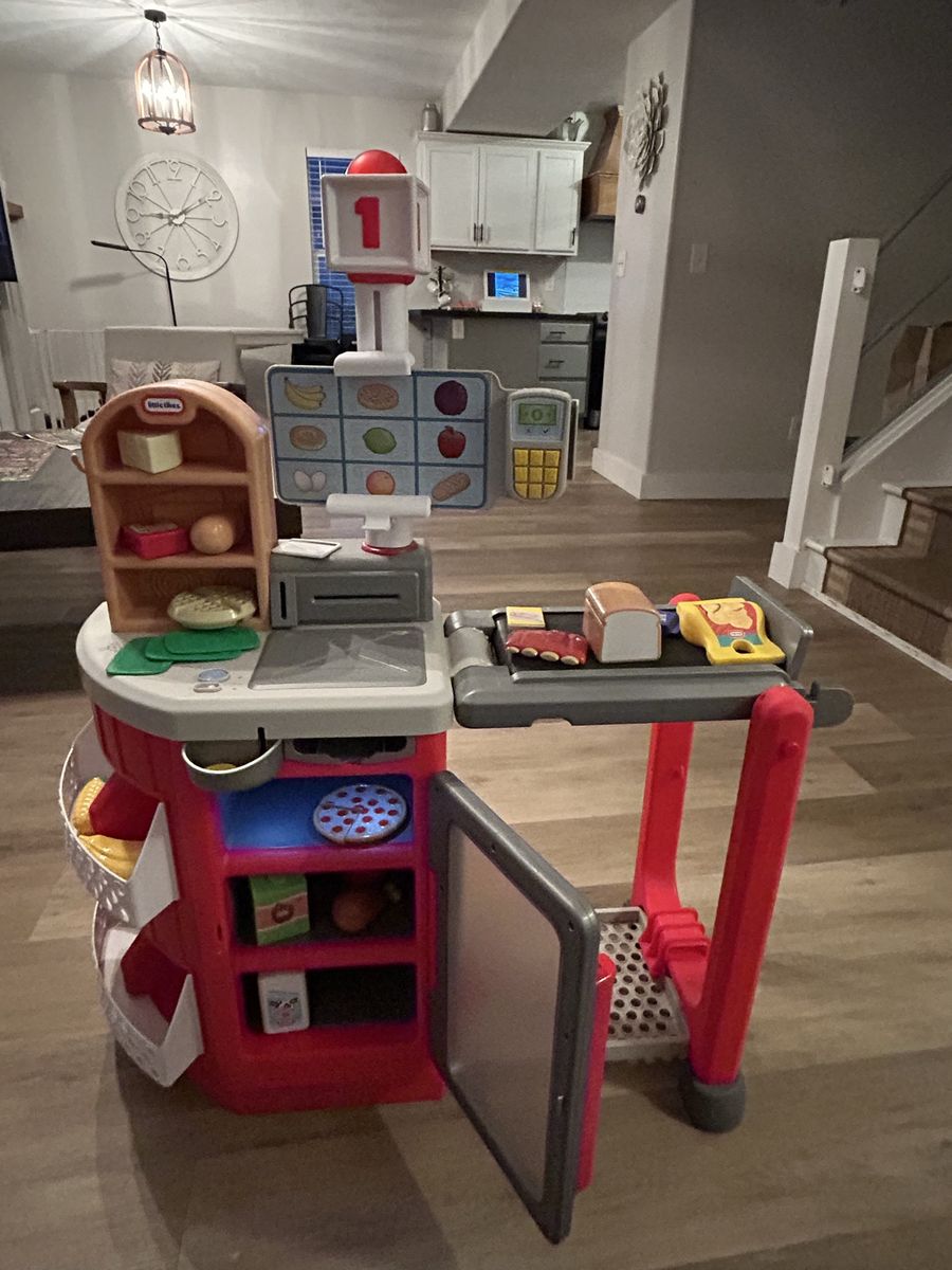 Little Tikes Shop n Learn Grocery set with talking shopping cart