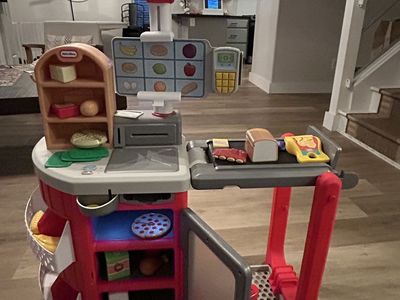 Little Tikes Shop n Learn Grocery set with talking shopping cart