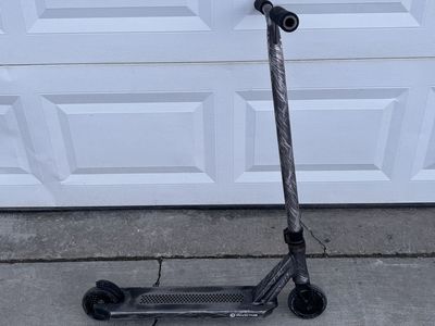 Root Industries Invictus 2 Scooter