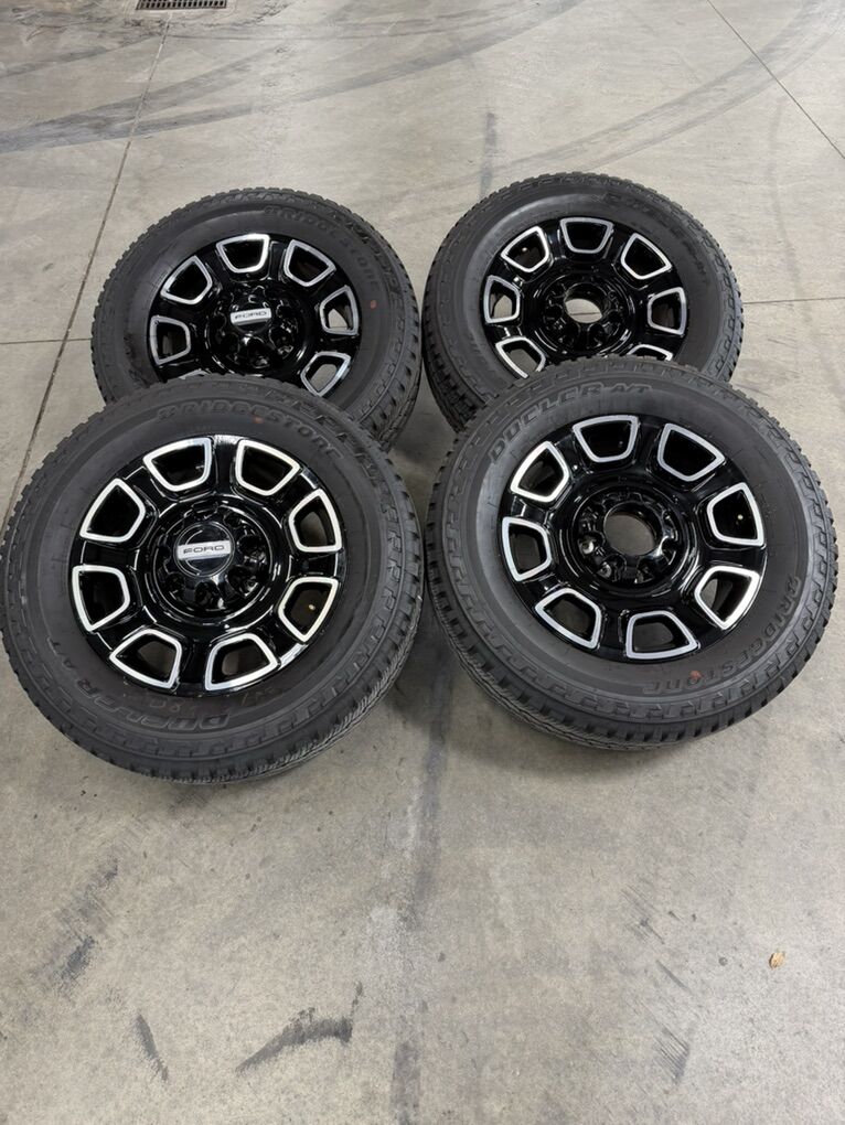 BRAND NEW 2026 F350 Plati 20in OEM rims/ 275/65/20
