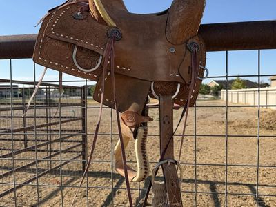 kids all around saddle size 10