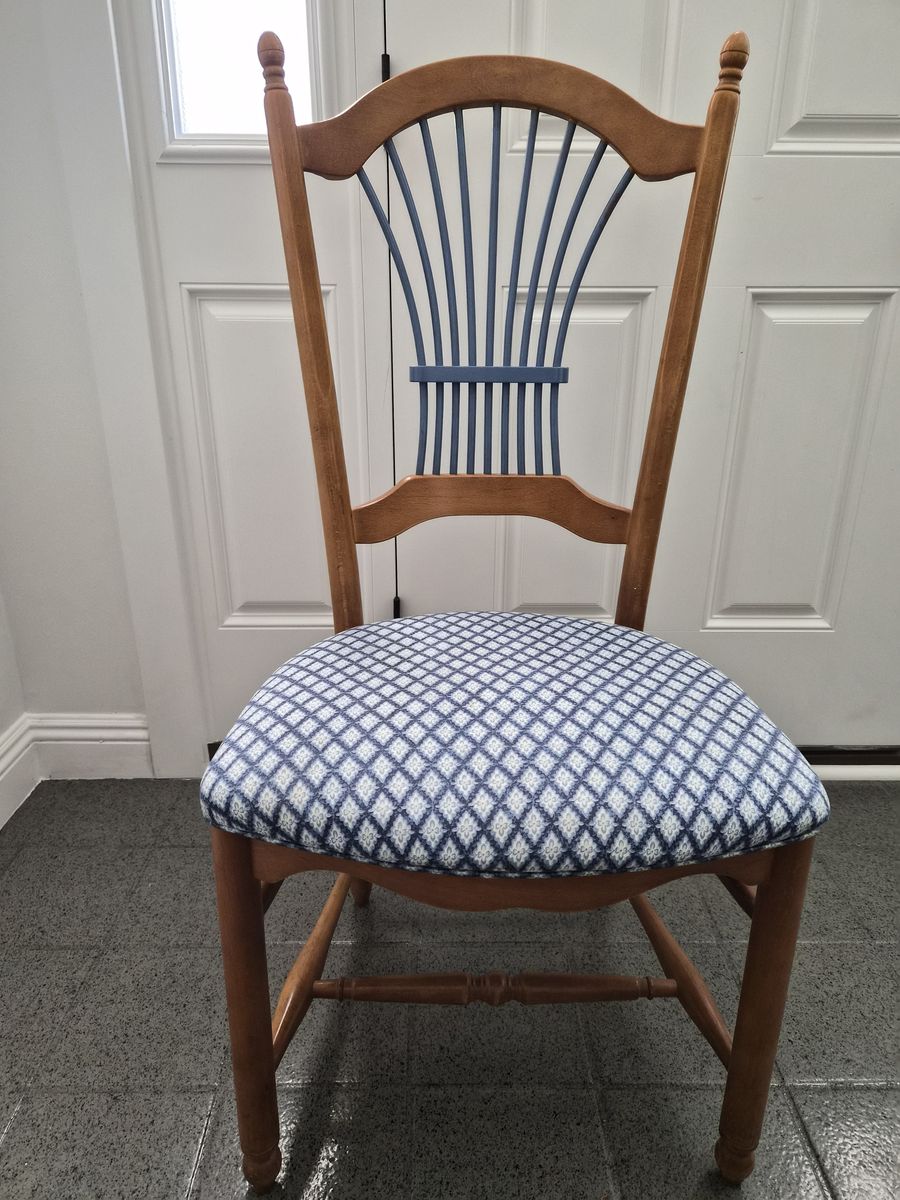 Vintage-Style Solid Wood Chair