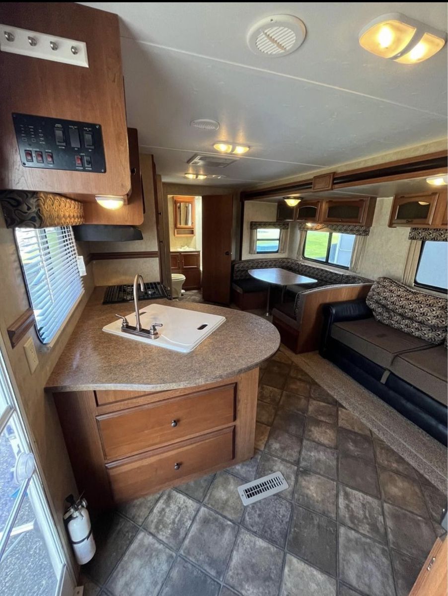 28' Dutchman bunkhouse bumper pull